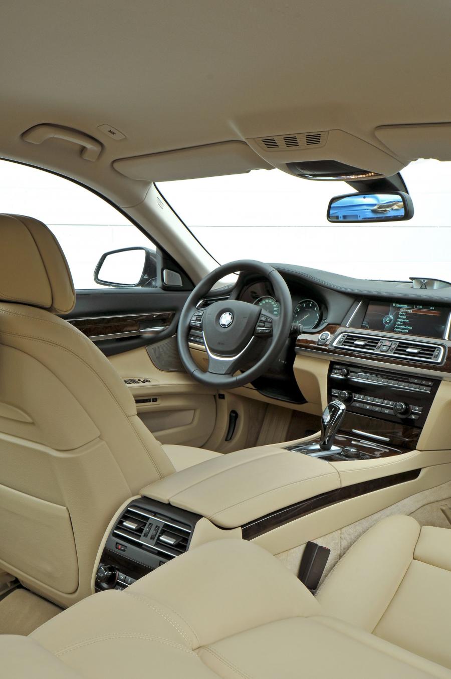  BMW 750iL 2013 года  (фото 37 из 96)